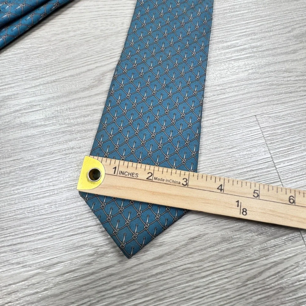 Yves Saint Laurent‎ Men's Necktie Blue Silk Geometric Knot Pattern 3.25x57